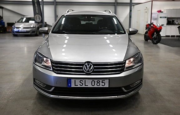 Volkswagen Passat 4 of 25