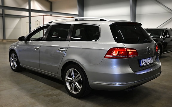Volkswagen Passat 10 of 25