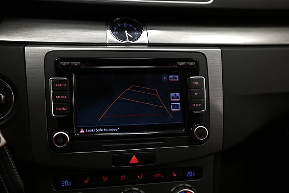 Volkswagen Passat 25 of 25