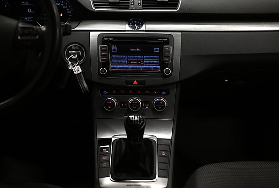 Volkswagen Passat 21 of 25