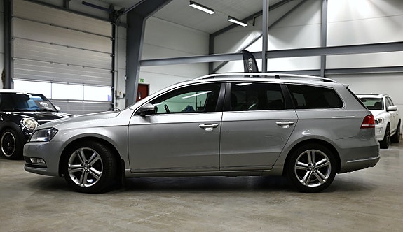 Volkswagen Passat 2 of 25