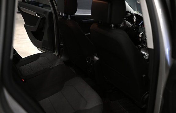 Volkswagen Passat 17 of 25