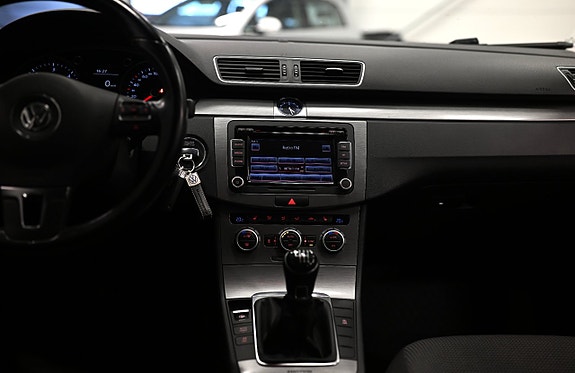 Volkswagen Passat 20 of 25