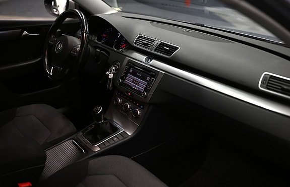 Volkswagen Passat 15 of 25