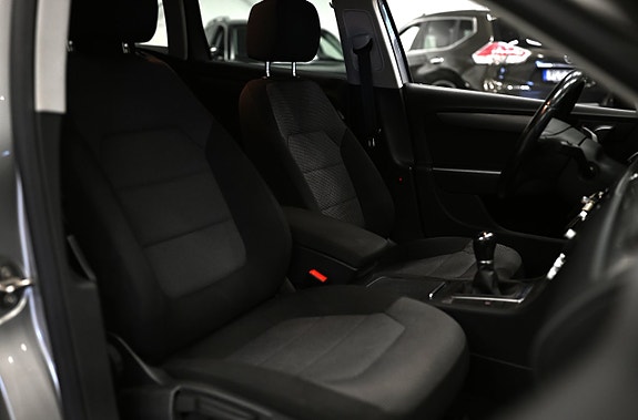 Volkswagen Passat 16 of 25