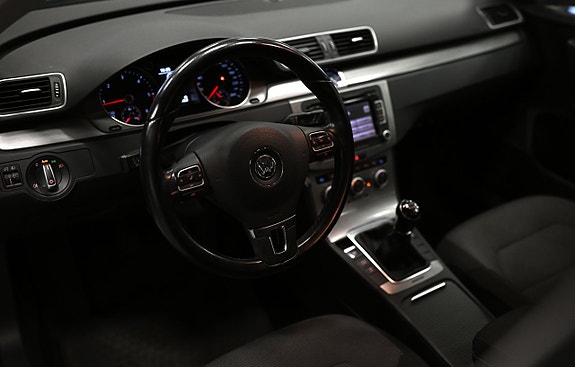 Volkswagen Passat 12 of 25