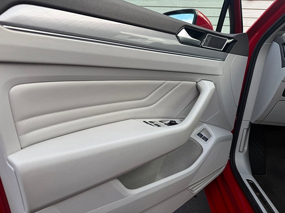 Volkswagen Passat 12 of 21
