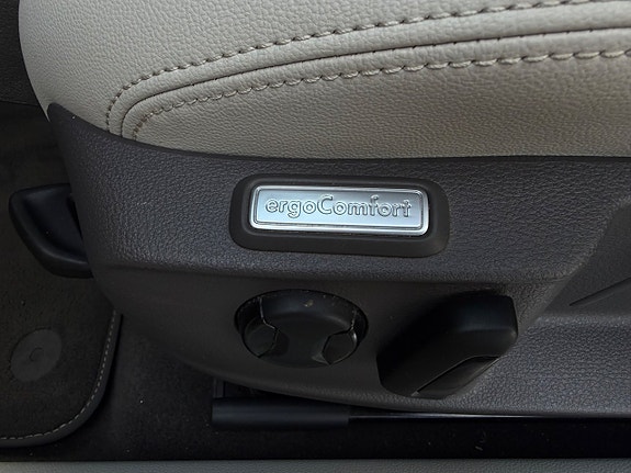 Volkswagen Passat 14 of 21