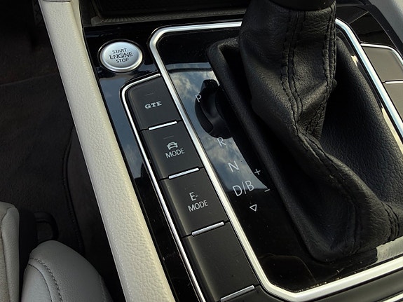 Volkswagen Passat 18 of 21