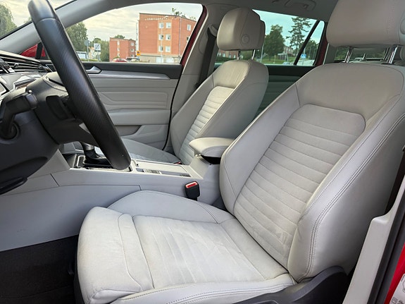 Volkswagen Passat 16 of 21