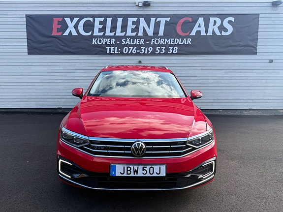 Volkswagen Passat 2 of 21
