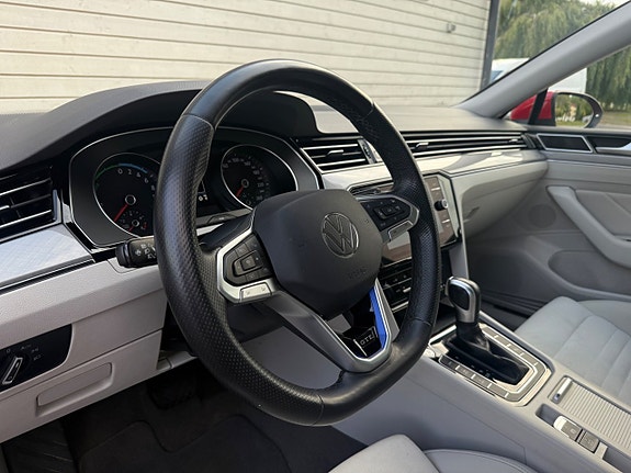 Volkswagen Passat 13 of 21