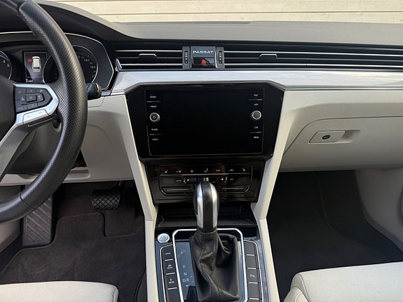 Volkswagen Passat 17 of 21