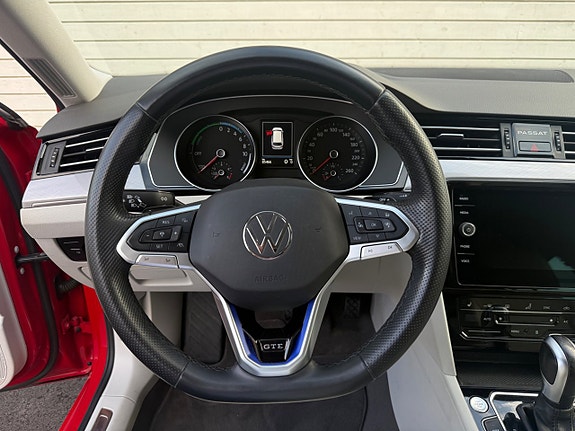 Volkswagen Passat 15 of 21