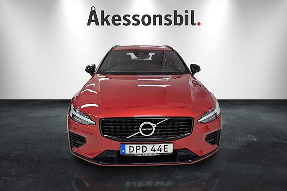 Volvo V60 2 of 10