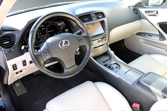 Lexus IS250 7 of 13