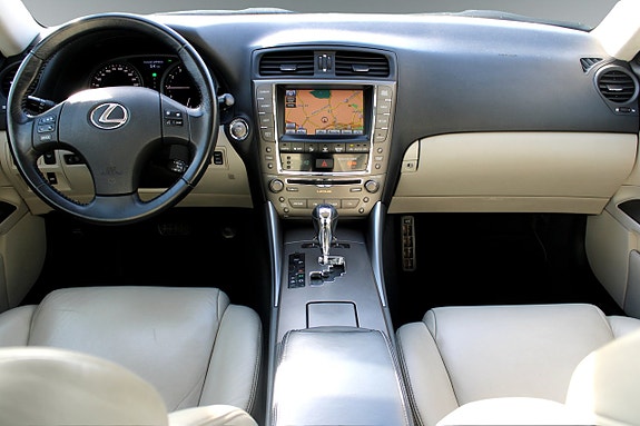Lexus IS250 9 of 13