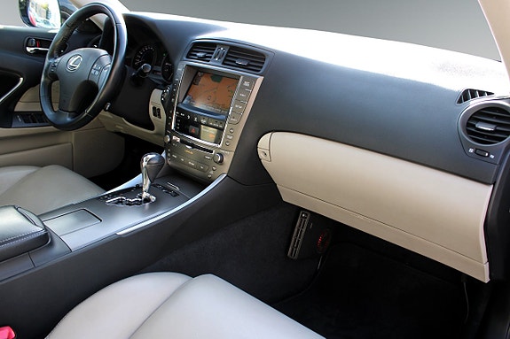 Lexus IS250 8 of 13