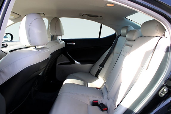 Lexus IS250 12 of 13