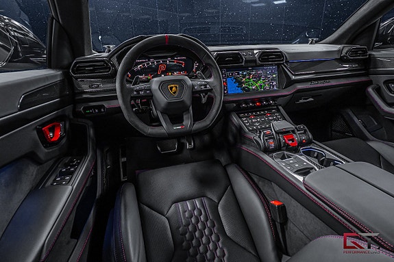 Lamborghini Urus 10 of 24