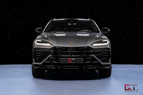 Lamborghini Urus 3 of 24