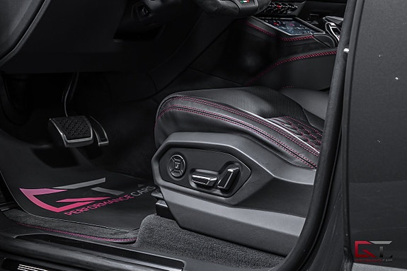 Lamborghini Urus 16 of 24