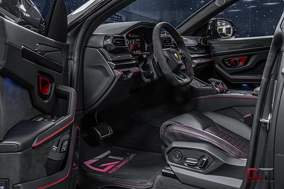 Lamborghini Urus 9 of 24