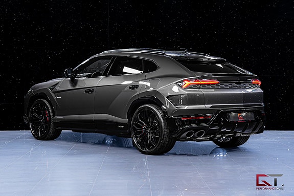Lamborghini Urus 6 of 24