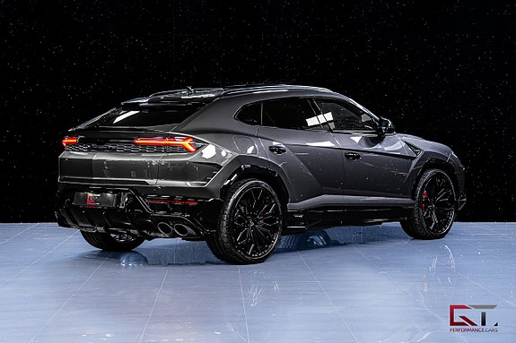 Lamborghini Urus 8 of 24