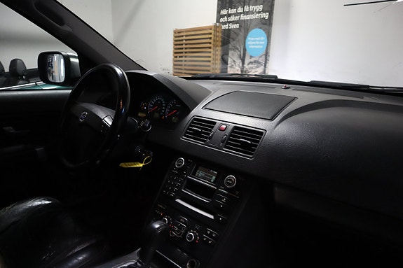 Volvo XC90 10 of 16