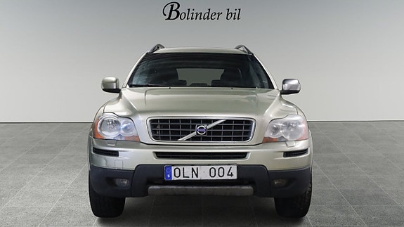 Volvo XC90 2 of 16