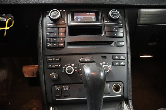 Volvo XC90 11 of 16