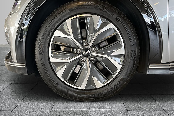 Kia EV6 8 of 14