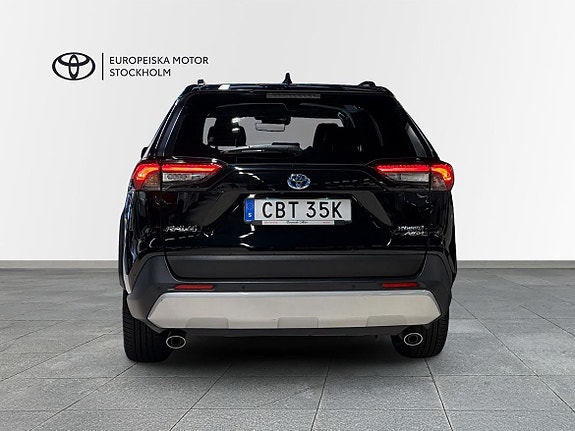 Toyota RAV4 4 of 13