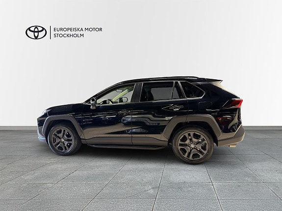 Toyota RAV4 3 of 13