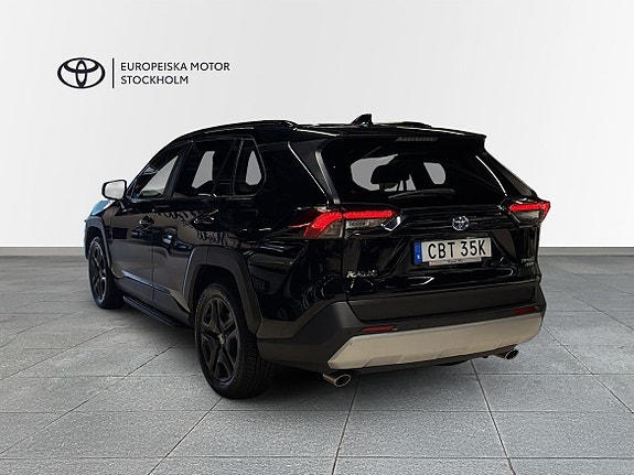 Toyota RAV4 2 of 13