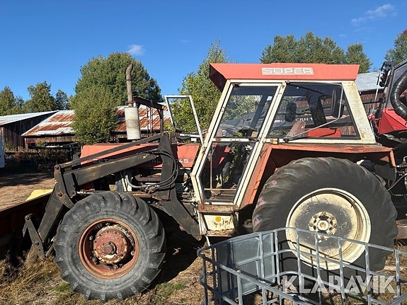 Traktor Zetor Crystal 8045 Super 4WD med last 5 of 6