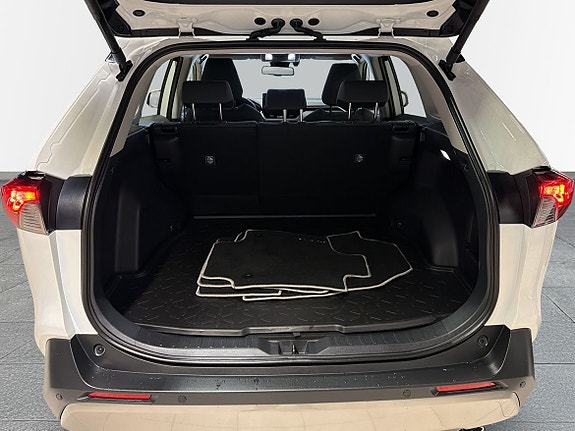 Toyota RAV4 10 of 13