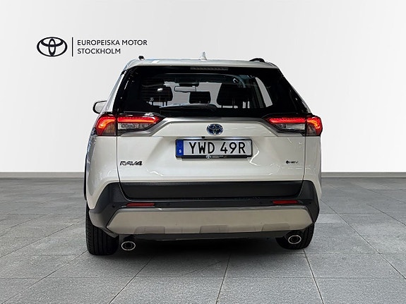 Toyota RAV4 4 of 13