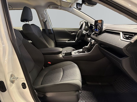 Toyota RAV4 6 of 13