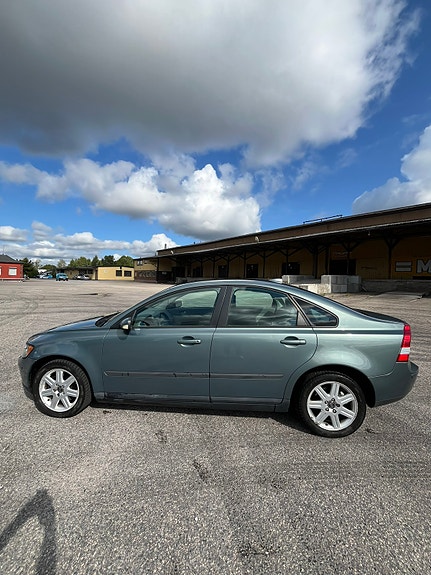 Volvo S40 2 of 7