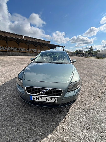 Volvo S40 3 of 7