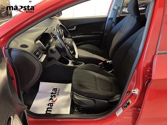 Kia Picanto 8 of 16