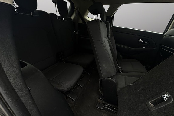 Kia Carens 30 of 30