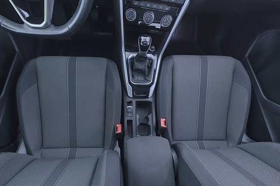 Volkswagen T-Roc 9 of 14