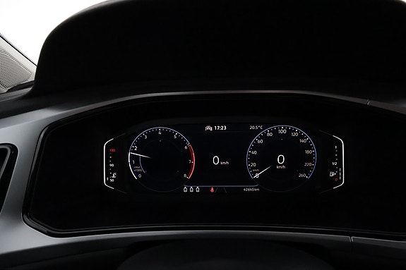 Volkswagen T-Roc 14 of 14