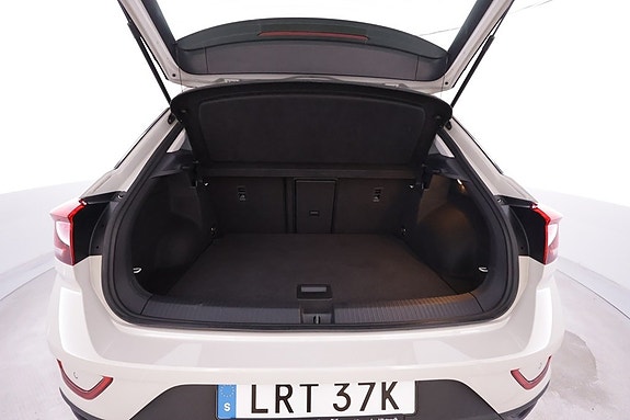 Volkswagen T-Roc 11 of 14