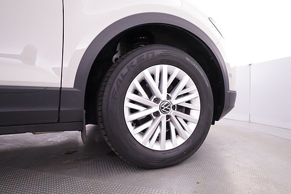 Volkswagen T-Roc 10 of 14