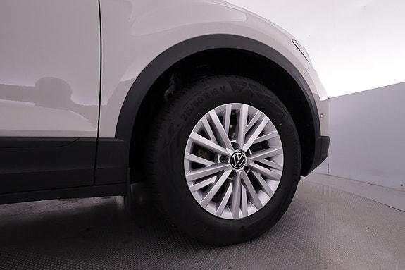 Volkswagen T-Roc 10 of 15
