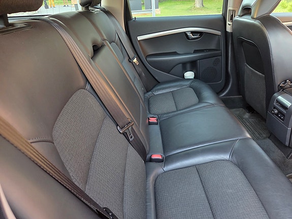 Volvo V70 7 of 8